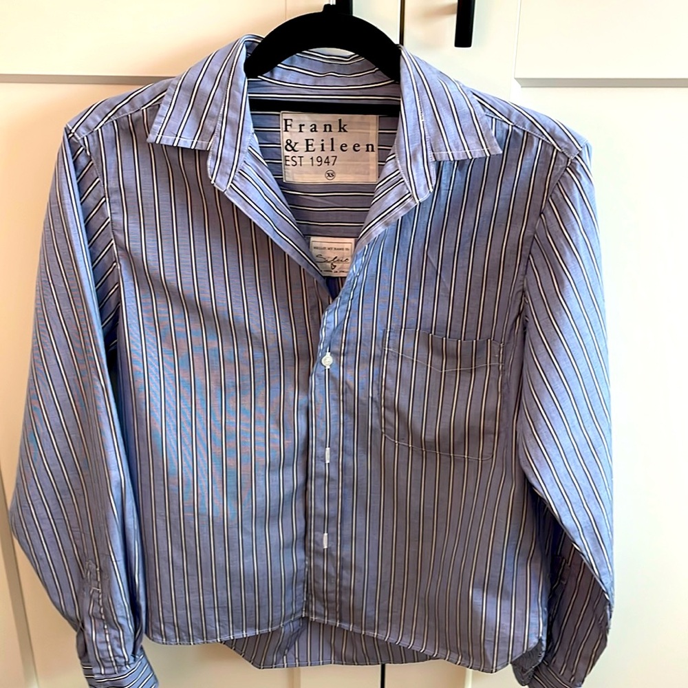 Frank & Eileen Button down shirt in blue with white stripe
